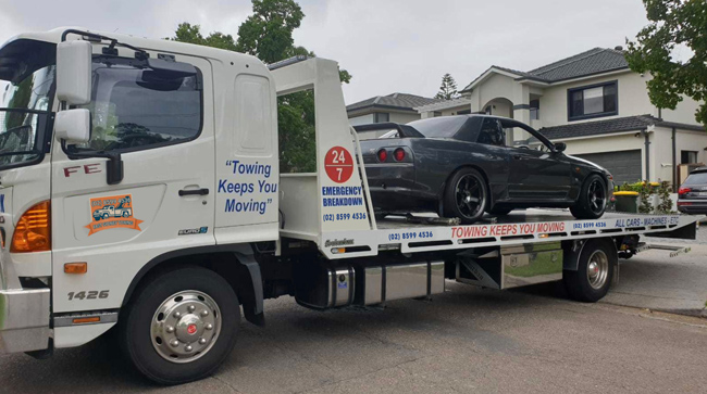 Fast Sydney towing picking up a broken down Nissan Skyline